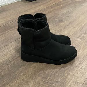 Black Ugg boots